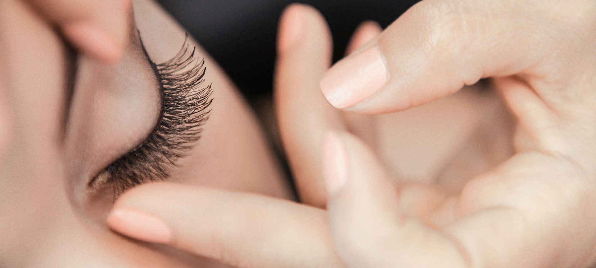 how to put on false eyelashes for beginners