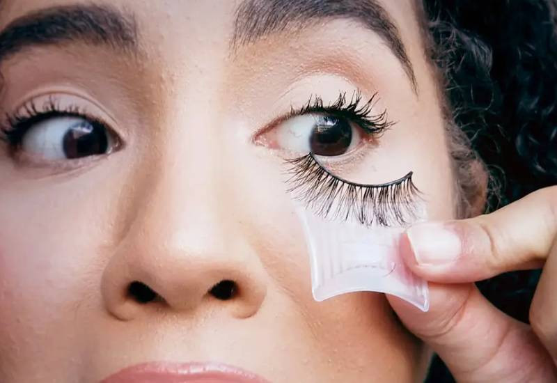 how to remove false eyelashes