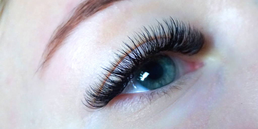 how to apply  individual false eyelashes